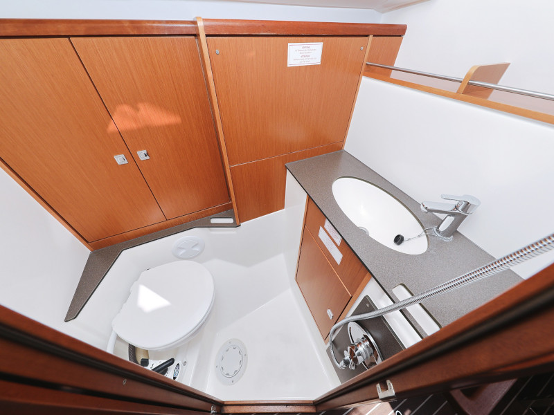 Bavaria Cruiser 37 — photo 71