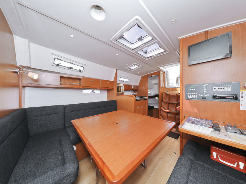 Bavaria 36 Cruiser — photo 13
