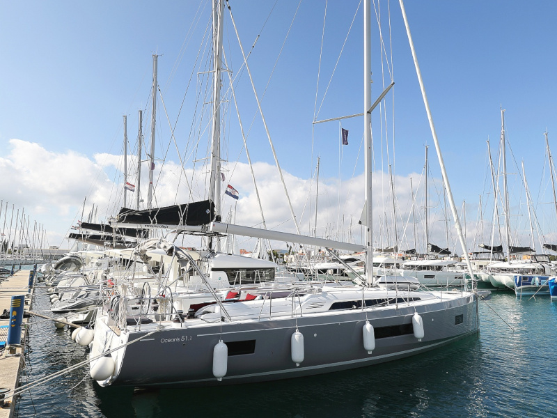 Oceanis 51.1 — photo 30