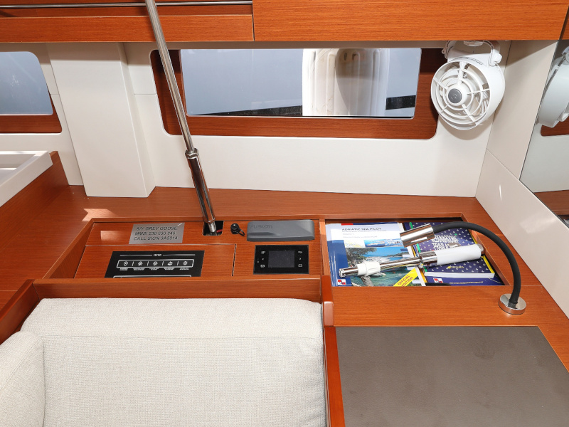 Oceanis 51.1 — photo 19
