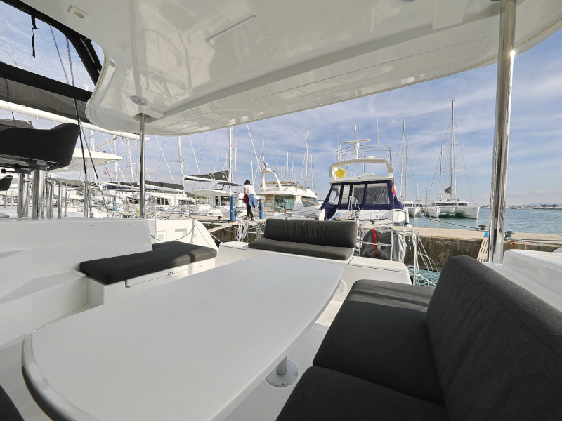 Lagoon 40 — photo 17