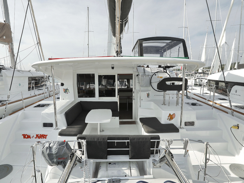 Lagoon 40 — photo 2