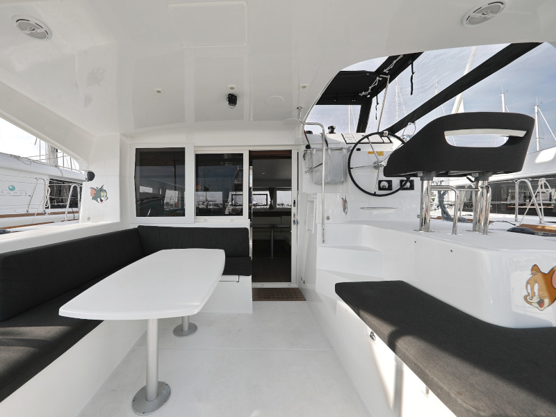 Lagoon 40 — photo 11
