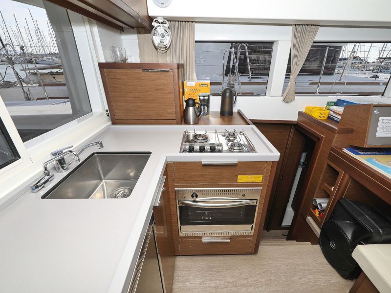 Lagoon 40 — photo 3