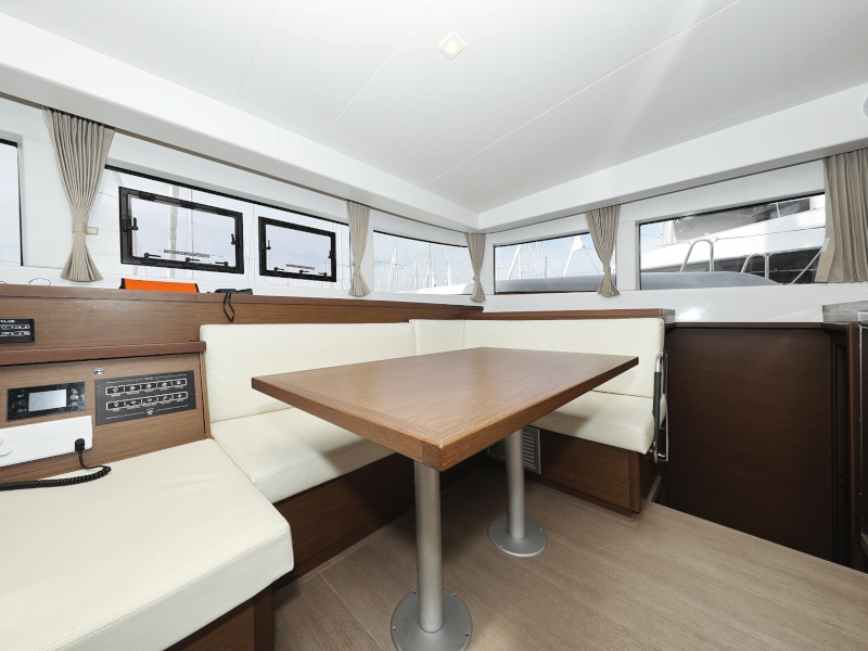 Lagoon 40 — photo 27