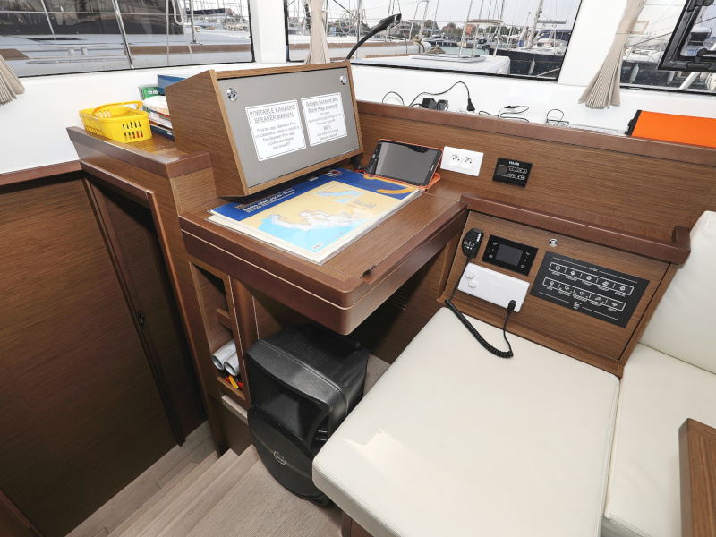 Lagoon 40 — photo 33