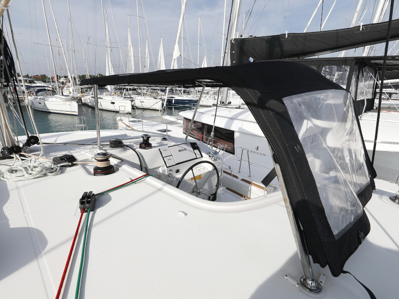 Lagoon 40 — photo 37