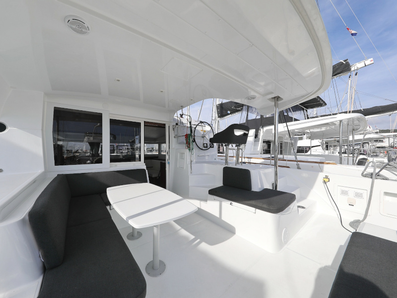 Lagoon 40 — photo 23