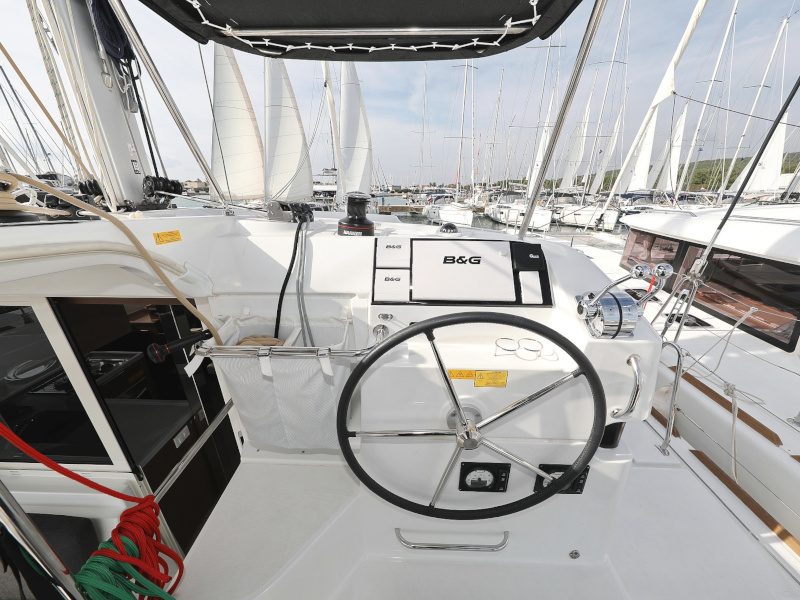 Lagoon 40 — photo 8