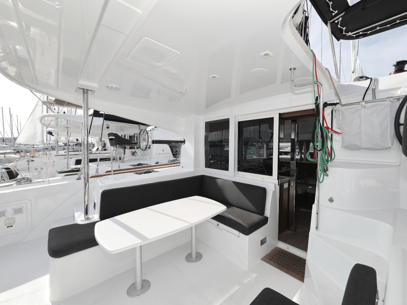 Lagoon 40 — photo 17