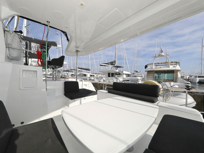 Lagoon 40 — photo 48