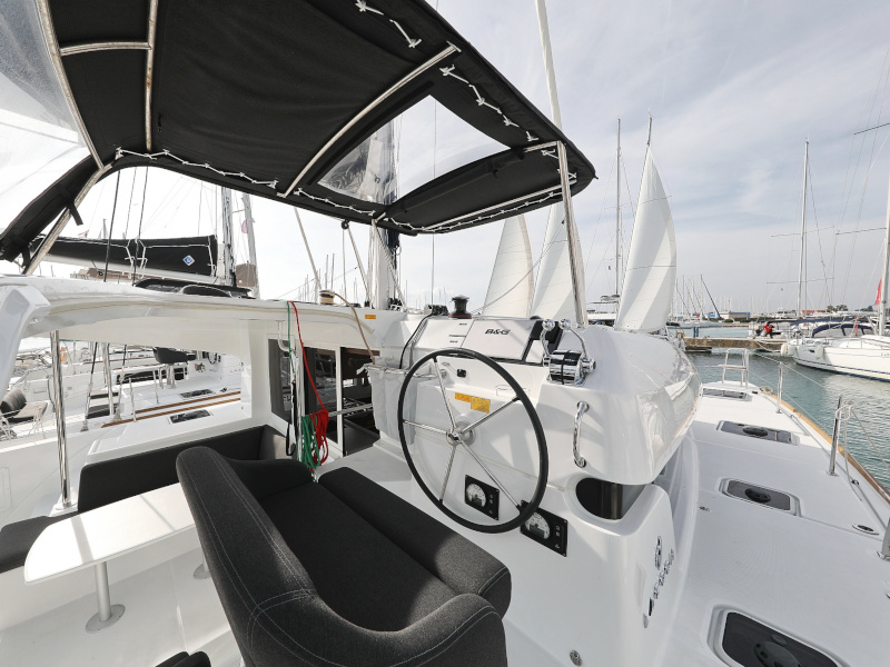 Lagoon 40 — photo 42