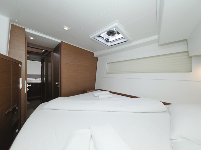 Lagoon 40 — photo 33