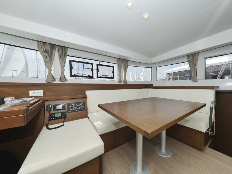 Lagoon 40 — photo 14