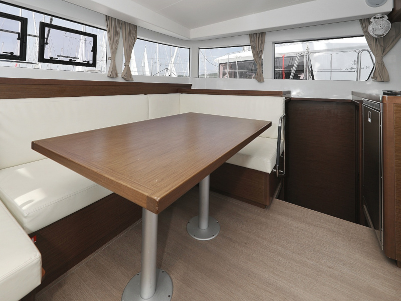 Lagoon 40 — photo 18
