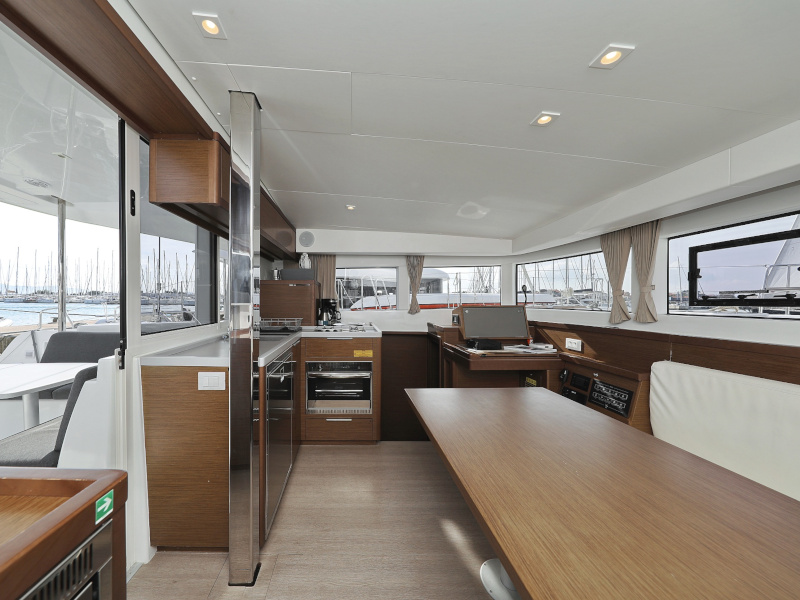 Lagoon 40 — photo 10