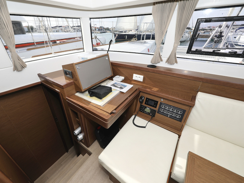 Lagoon 40 — photo 11
