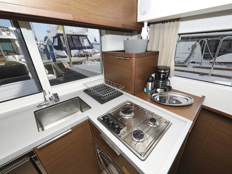 Lagoon 40 — photo 27