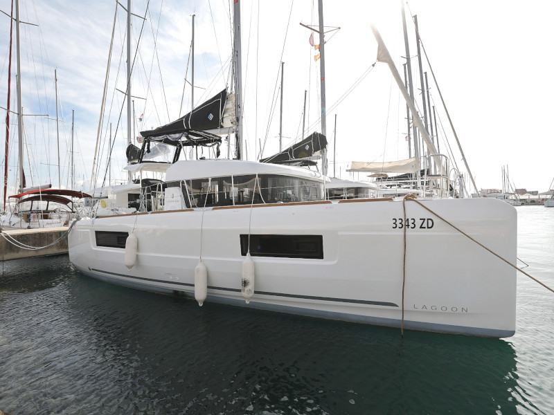 Lagoon 40 — photo 27