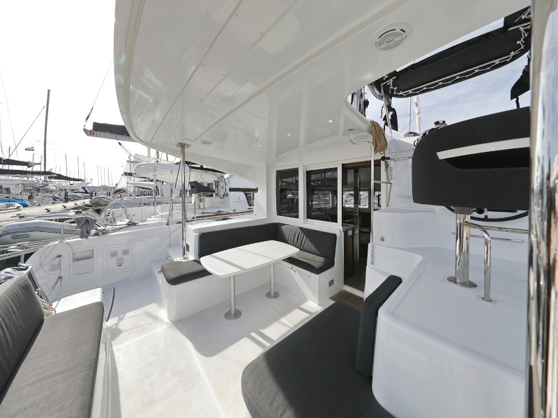 Lagoon 40 — photo 36
