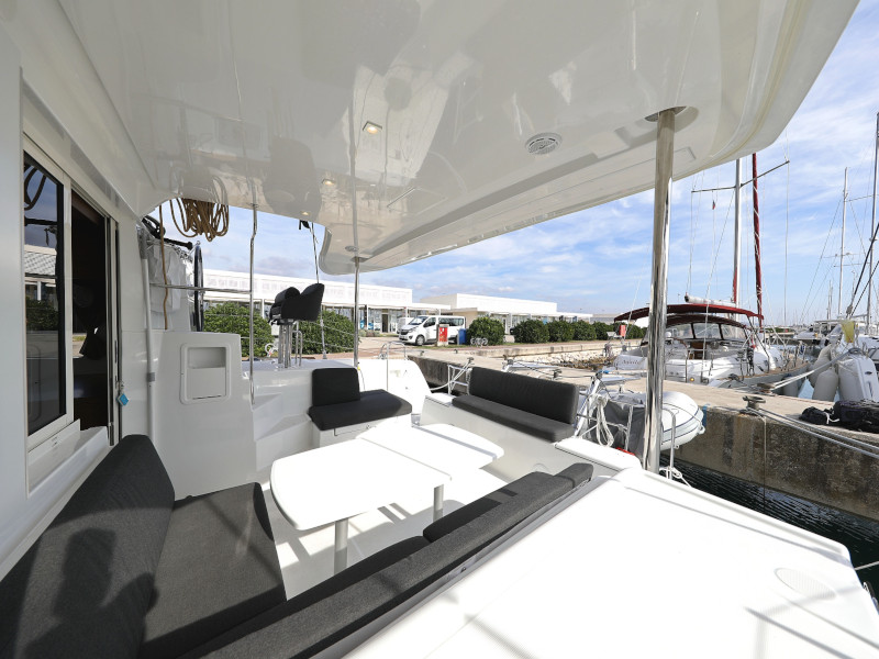 Lagoon 40 — photo 49