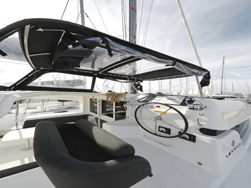 Lagoon 40 — photo 14