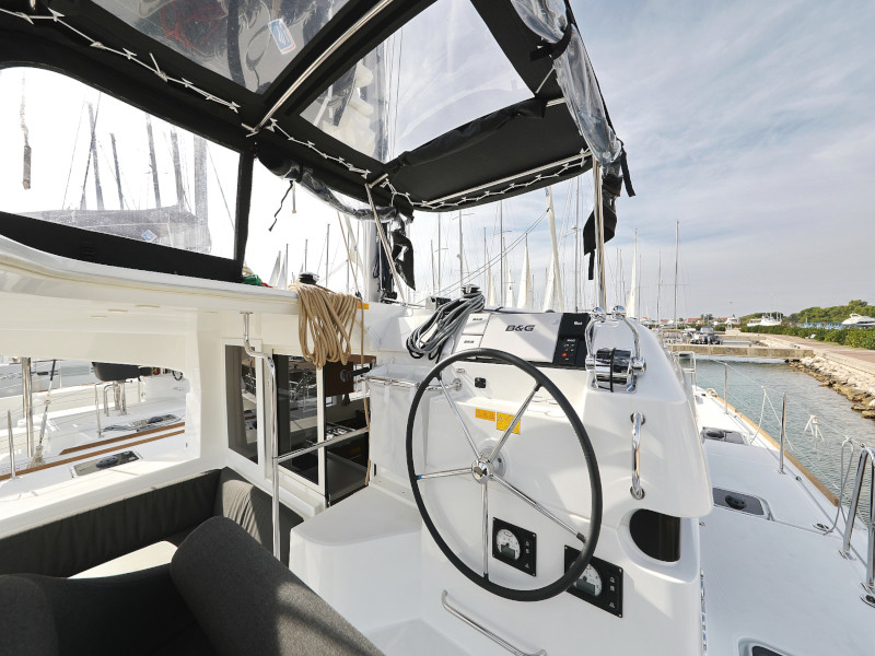 Lagoon 40 — photo 43
