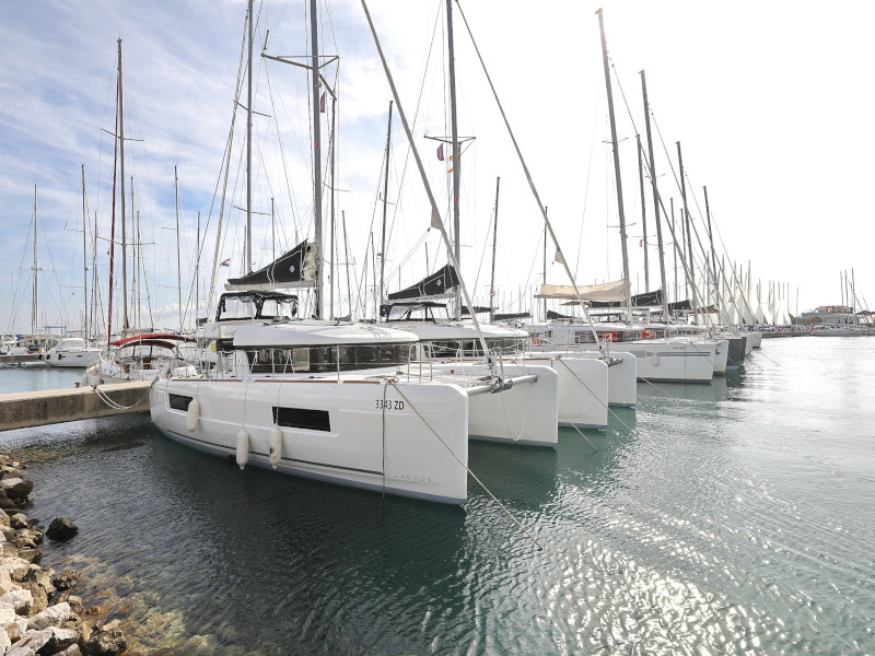 Lagoon 40 — photo 33
