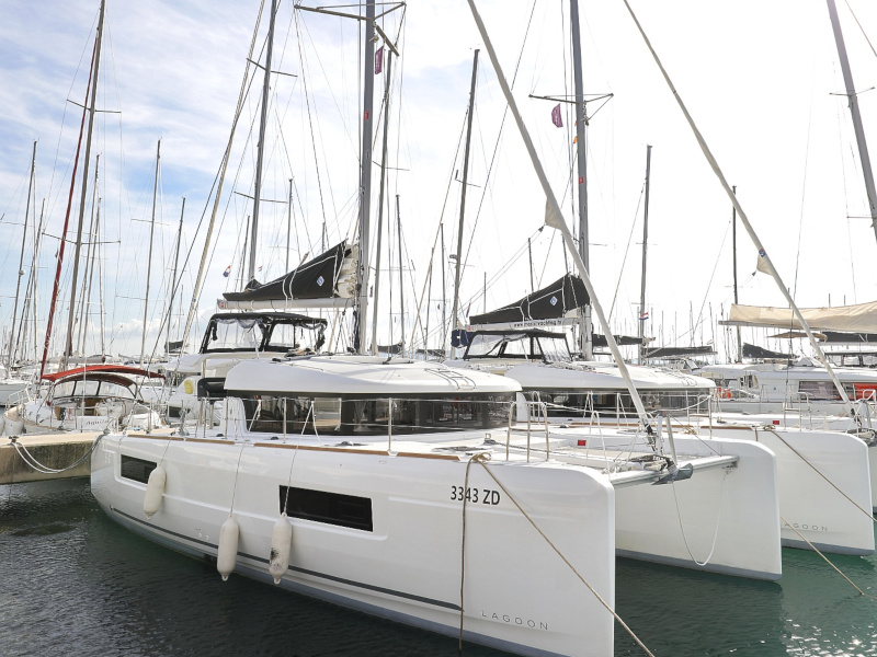 Lagoon 40 — photo 26