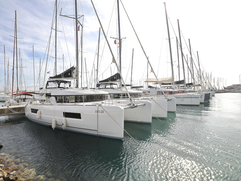 Lagoon 40 — photo 3