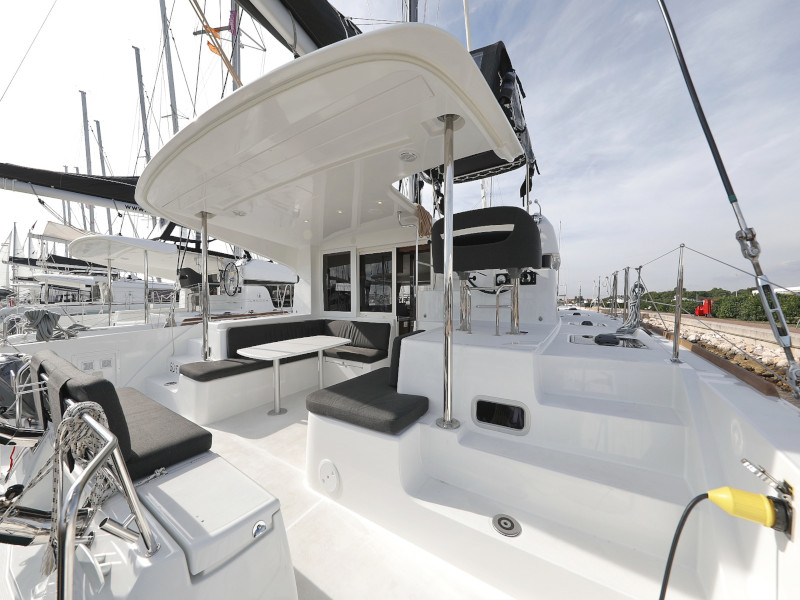 Lagoon 40 — photo 20