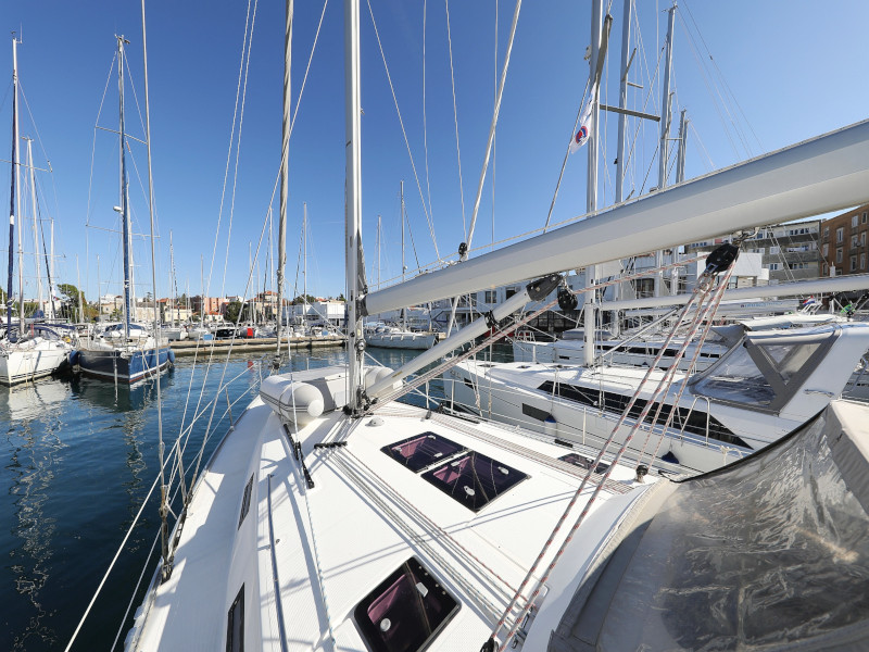 Bavaria Cruiser 40 — photo 37