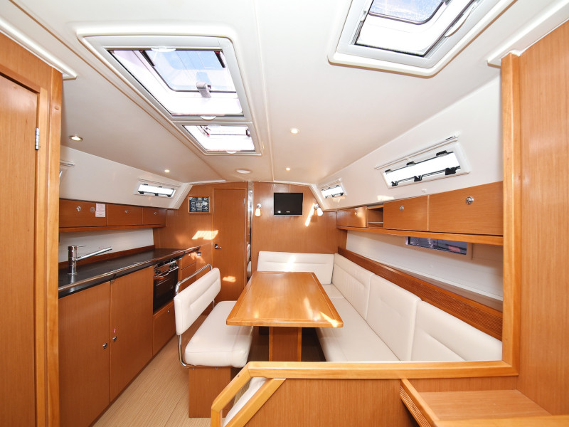 Bavaria Cruiser 40 — photo 11