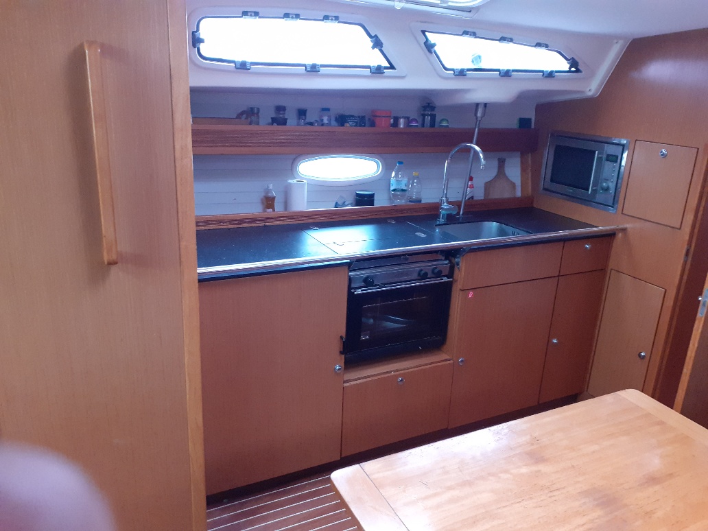 Bavaria 43 Cruiser — photo 9