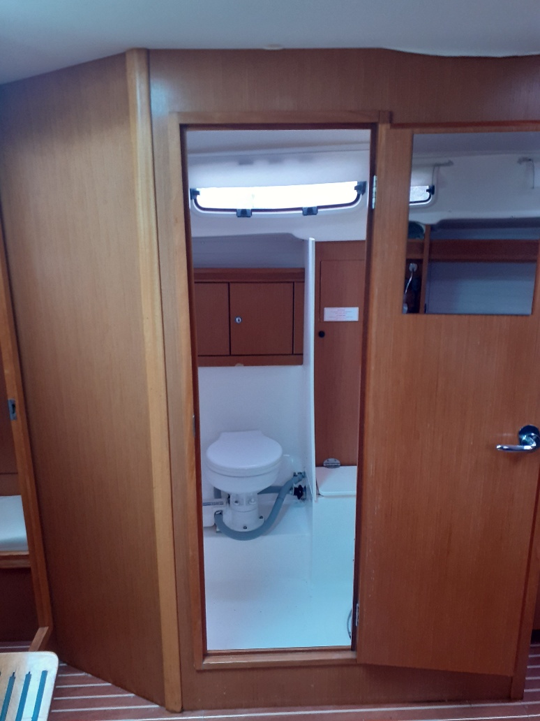 Bavaria 43 Cruiser — photo 4