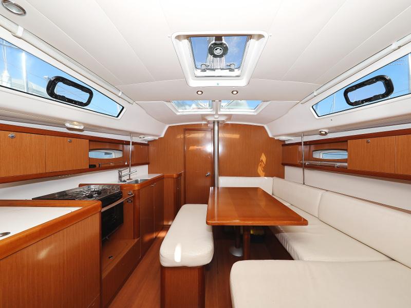 OCEANIS 40 (3 CAB) — photo 345
