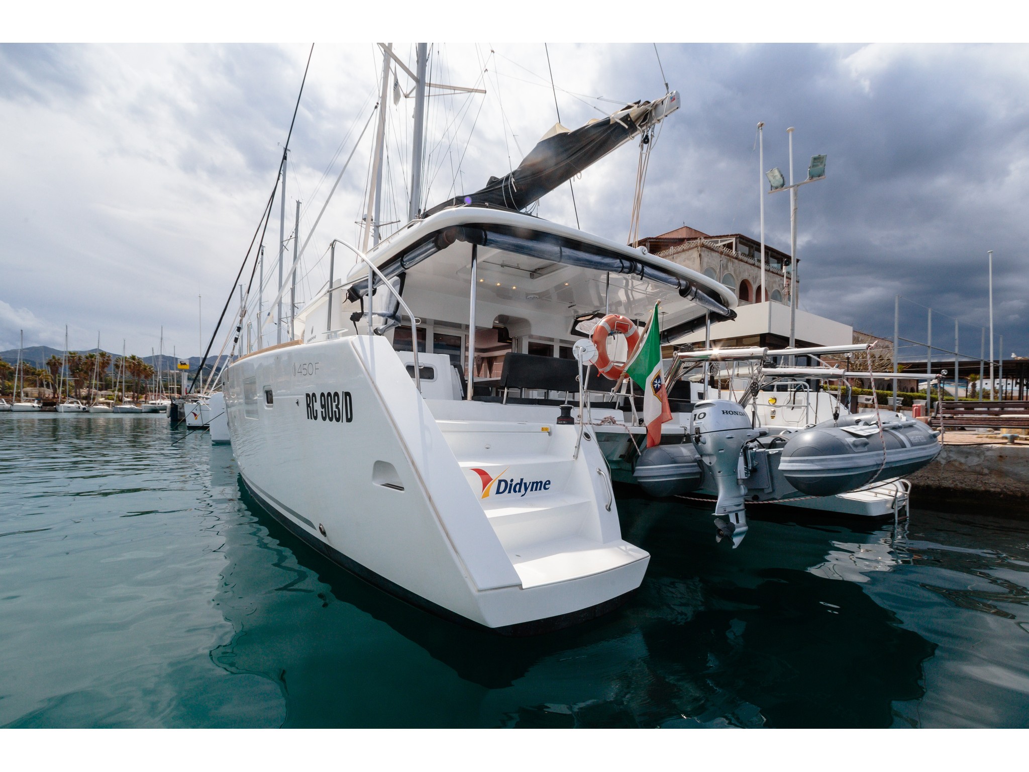 Lagoon 450 Fly — photo 1