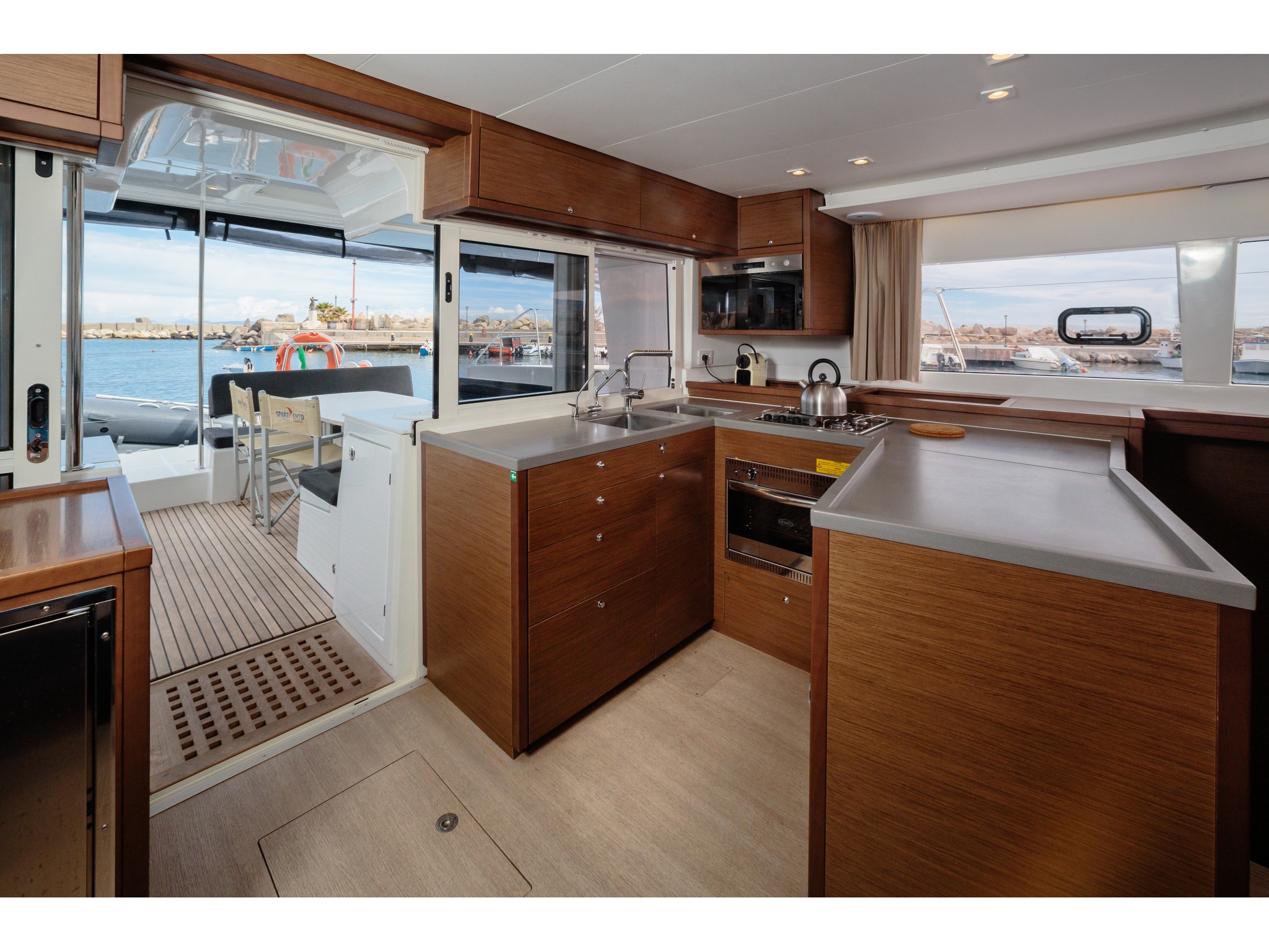 Lagoon 450 Fly — photo 14