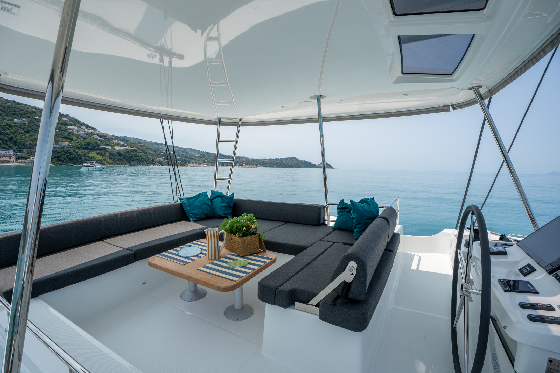 Lagoon 51 — photo 15