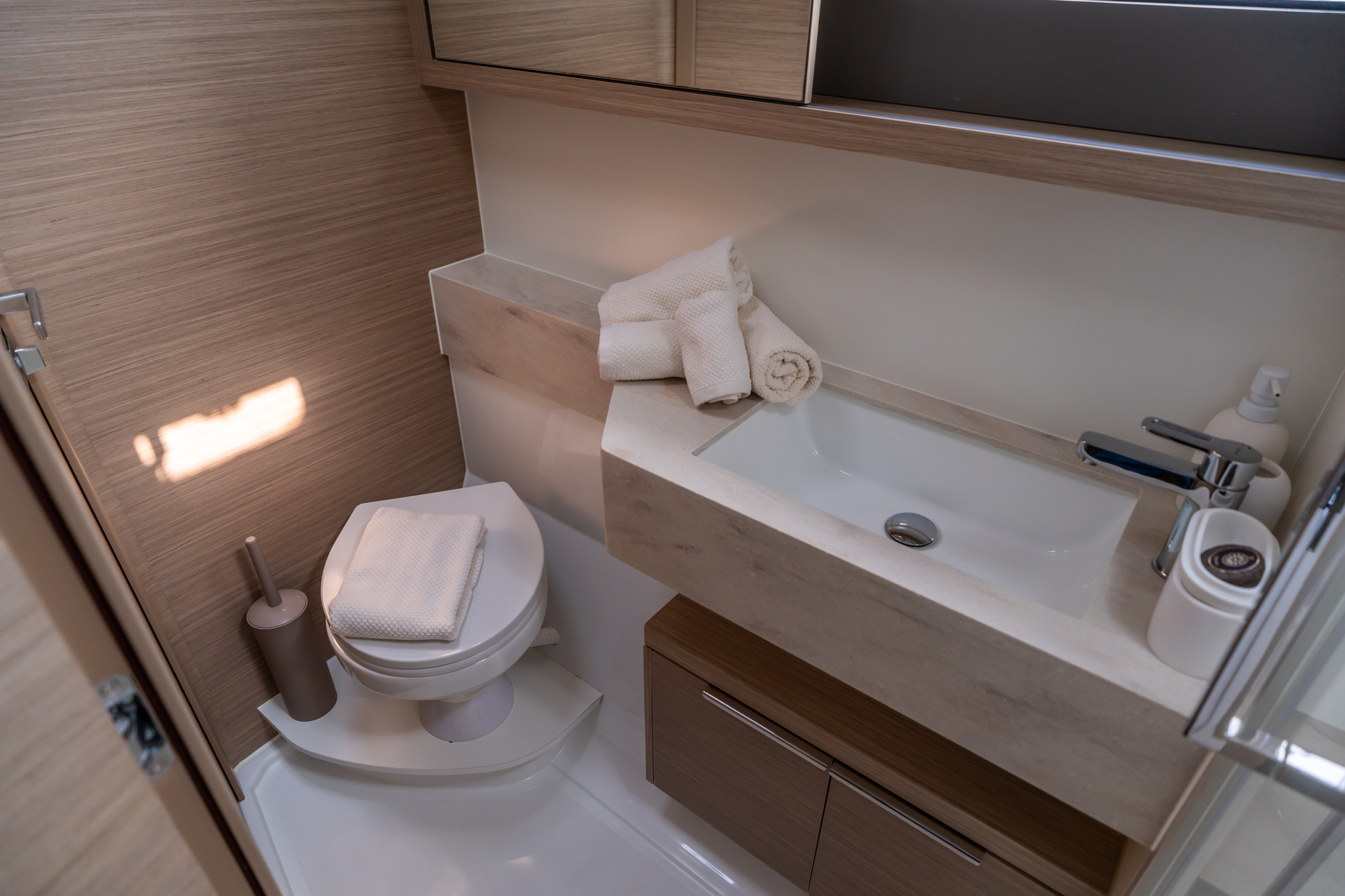 Lagoon 51 — photo 17