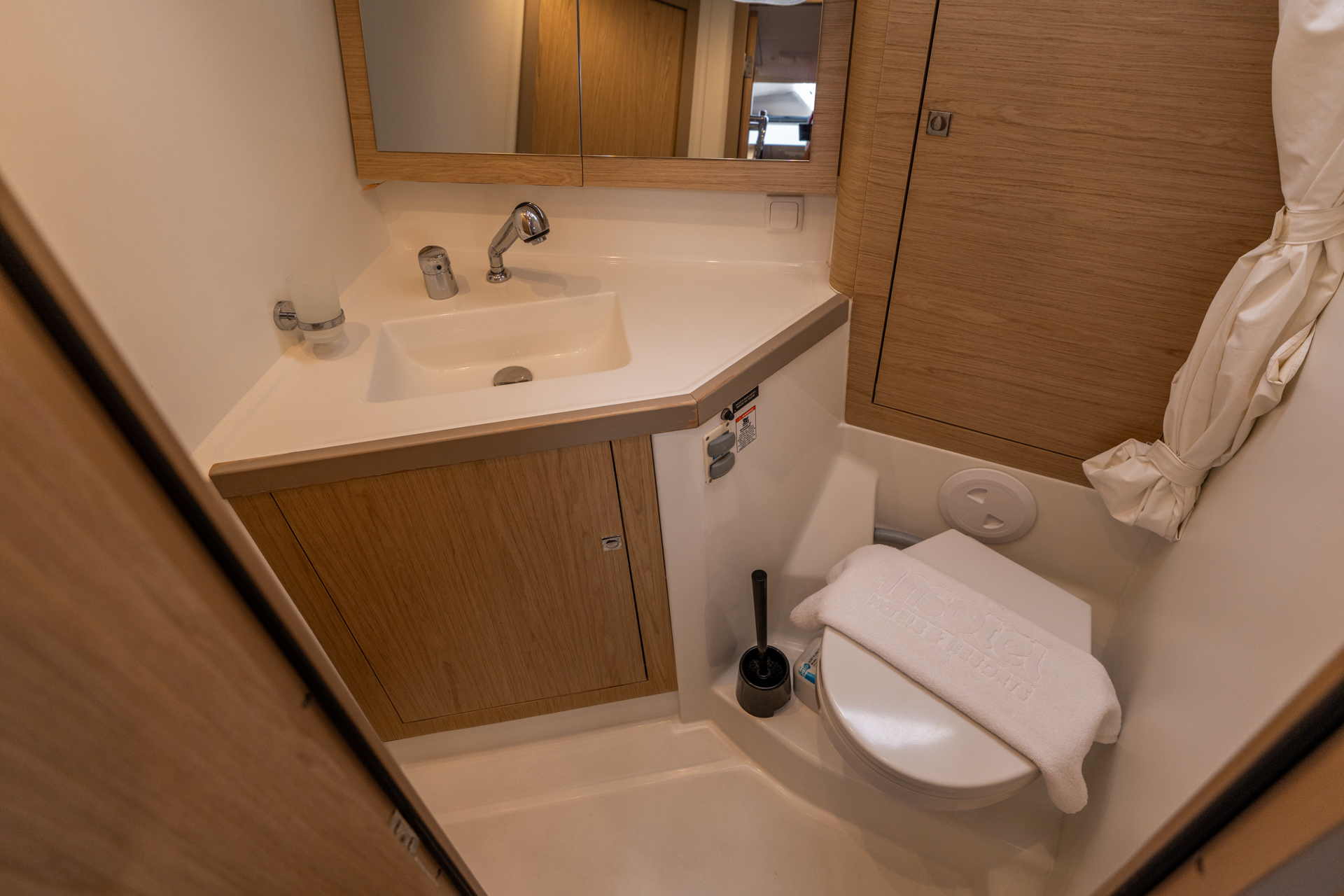 Oceanis 45 — photo 25