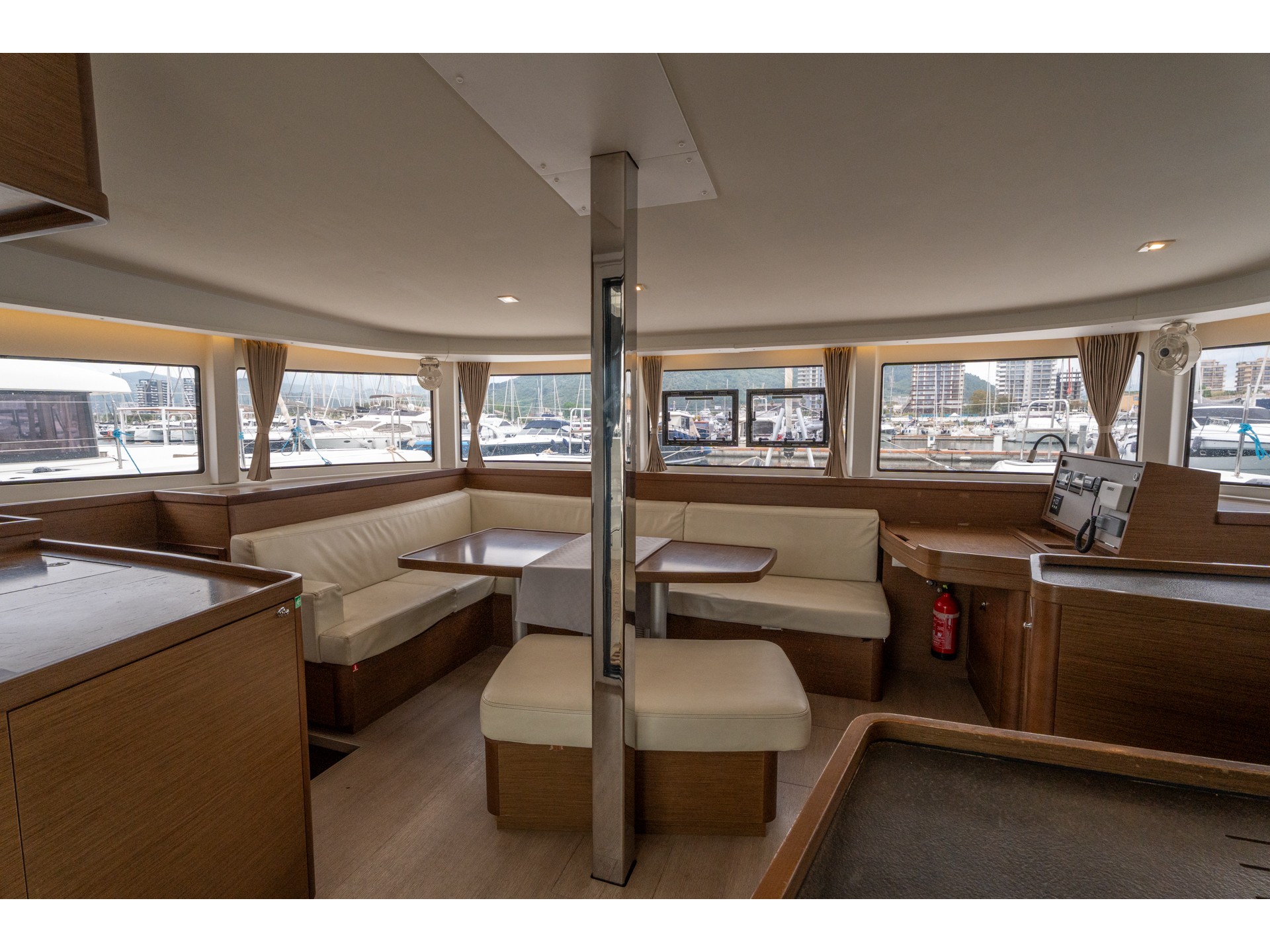 Lagoon 42 — photo 18