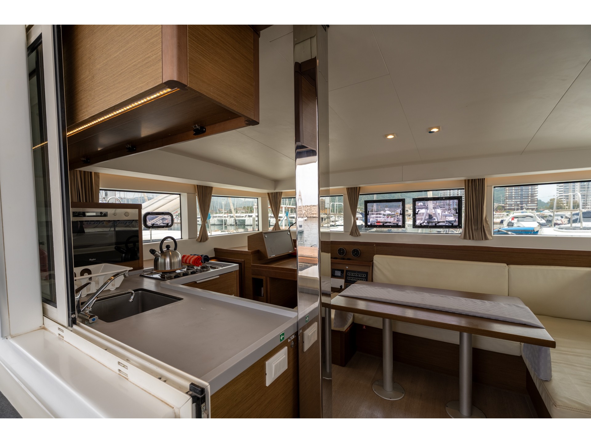 Lagoon 40 — photo 13