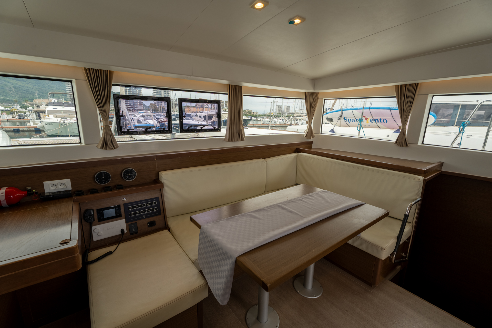 Lagoon 40 — photo 10