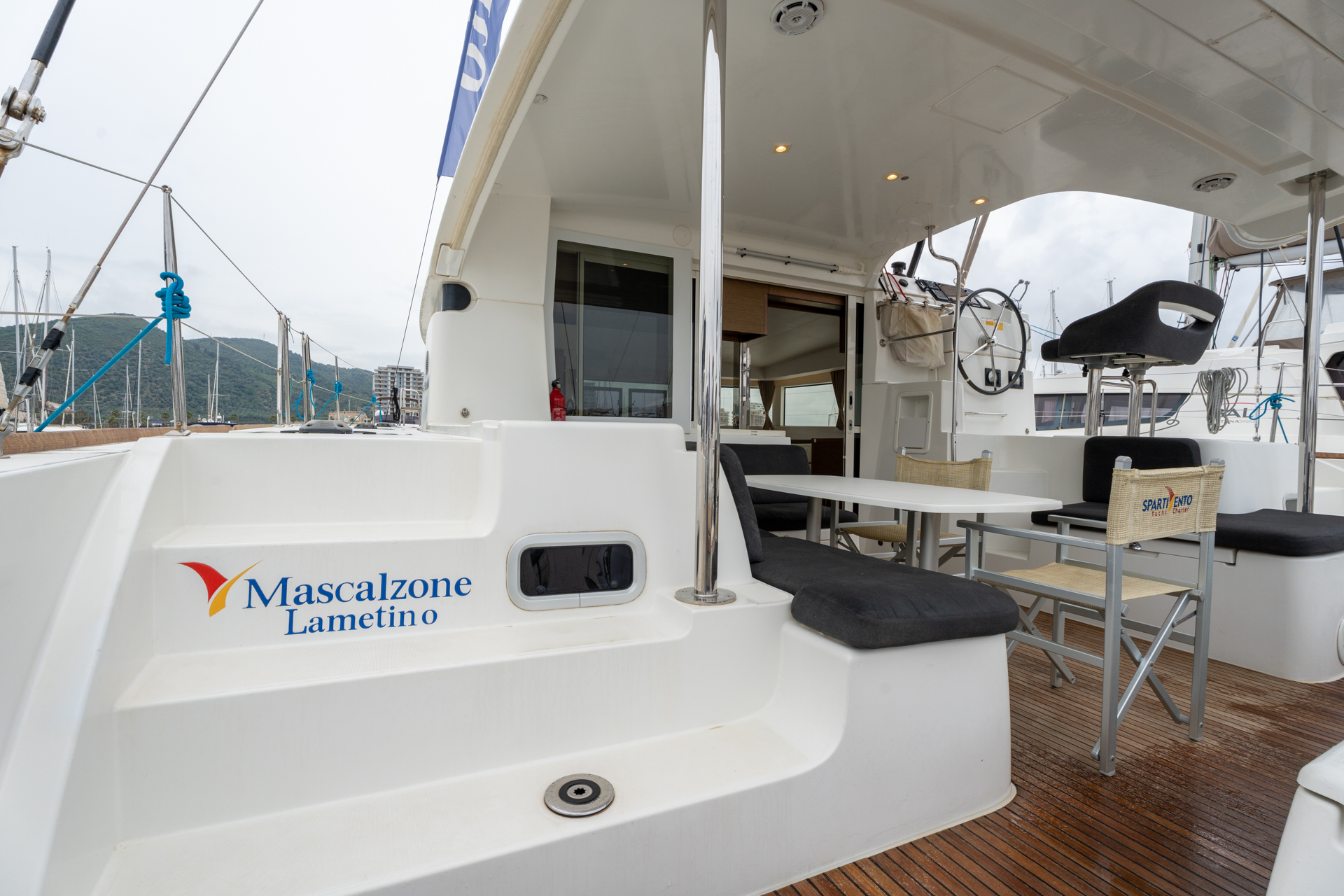 Lagoon 40 — photo 18