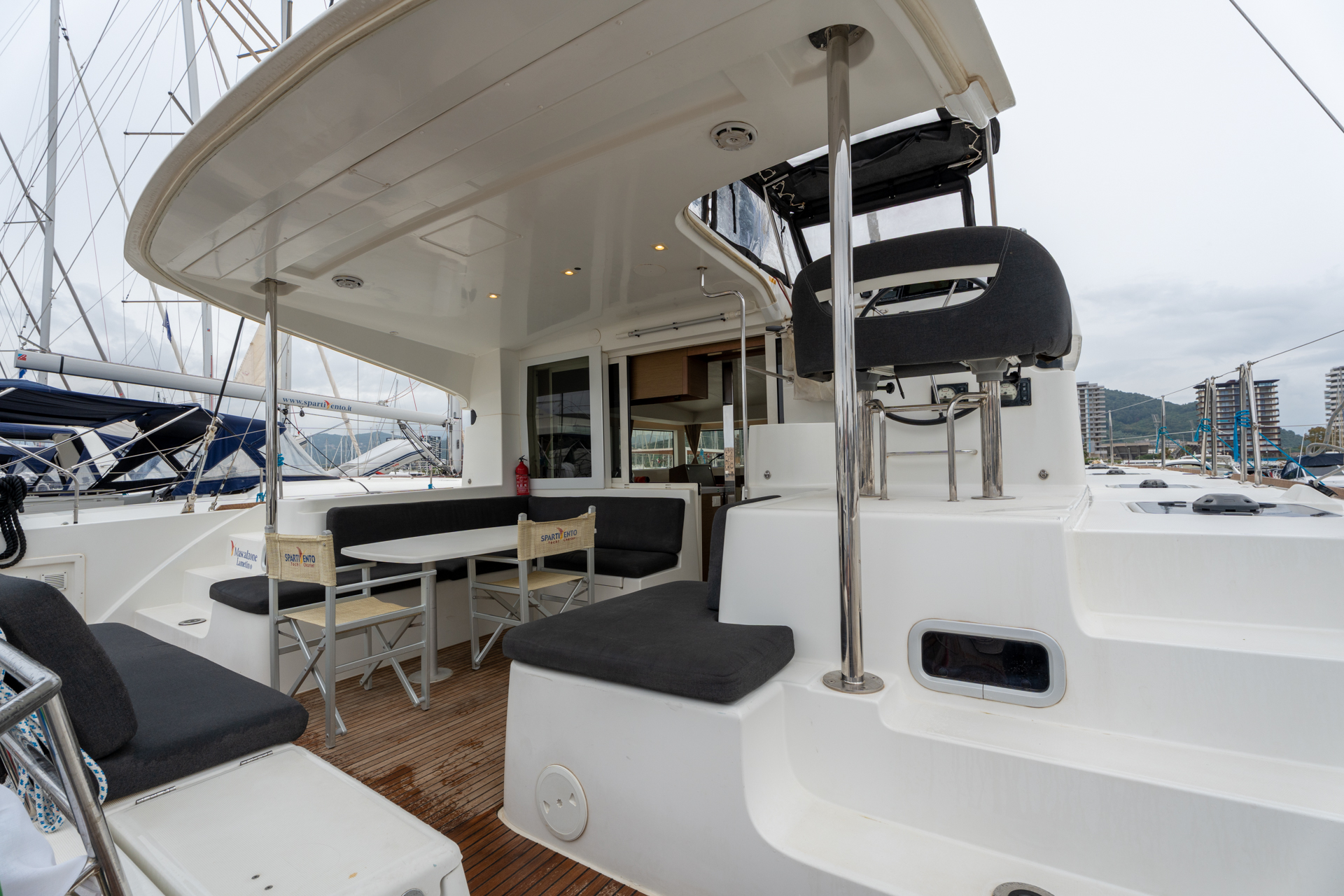 Lagoon 40 — photo 8