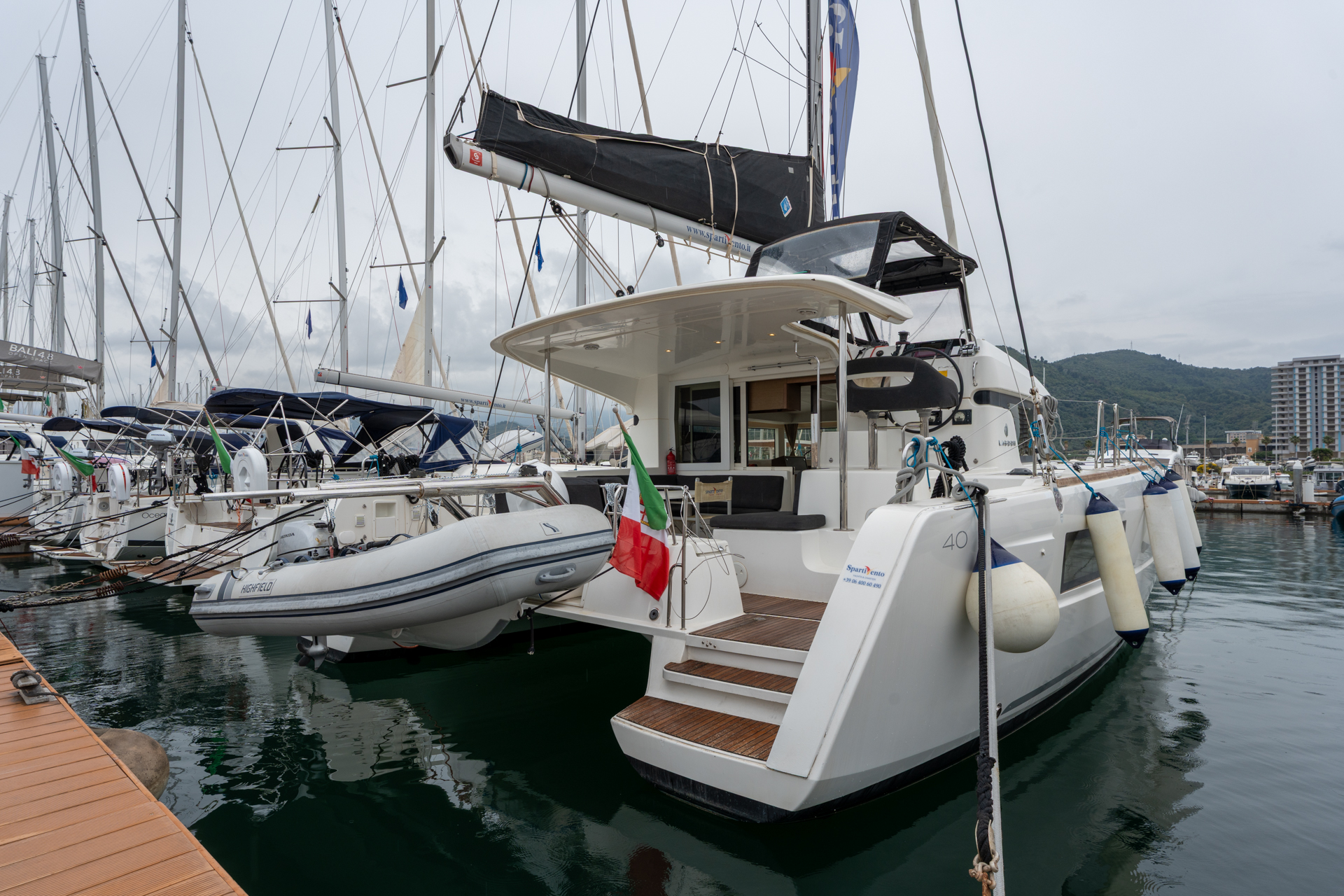 Lagoon 40 — photo 4