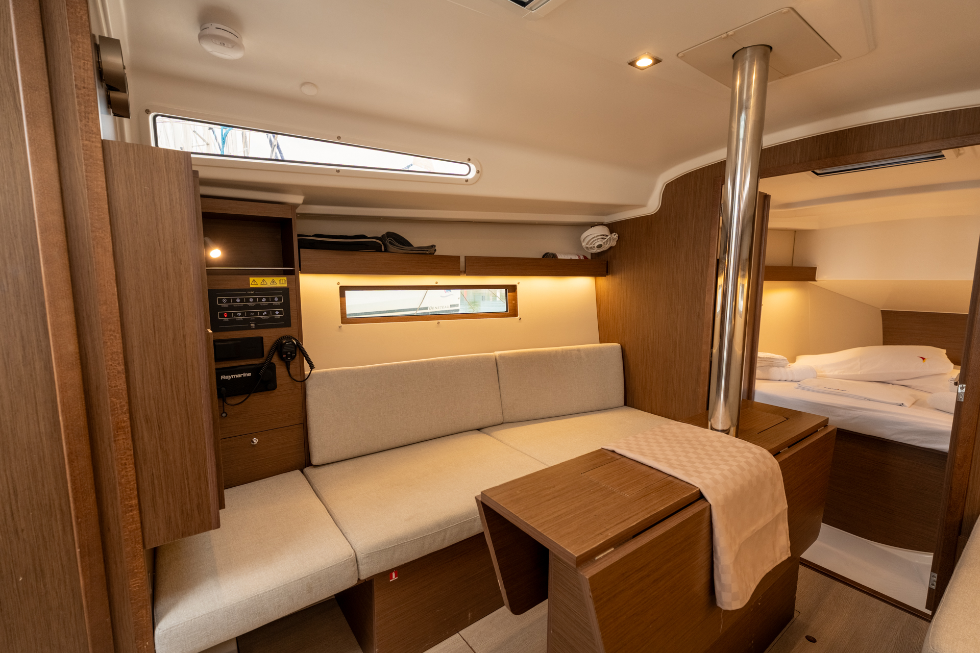 Oceanis 34.1 — photo 11