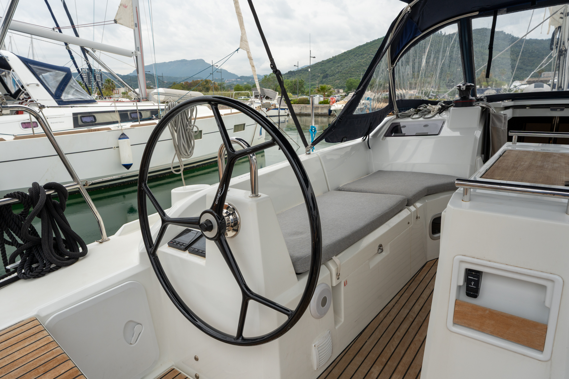 Oceanis 34.1 — photo 12