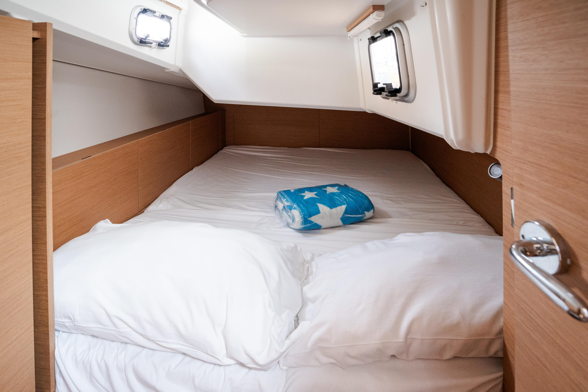Sun Odyssey 380 — photo 3